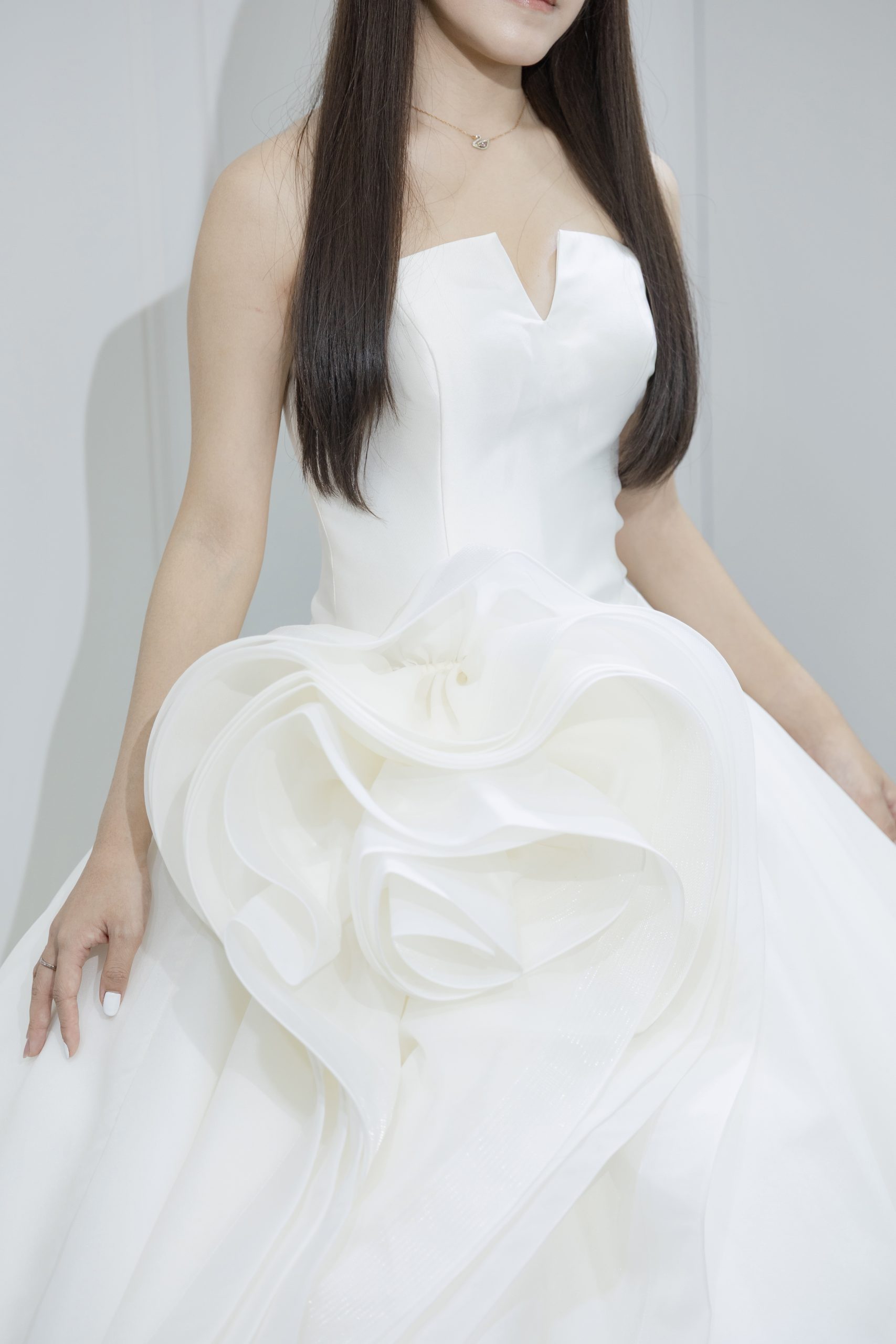 台北曼哈頓 婚紗 夢幻 禮服 白緞立體花型 禮服