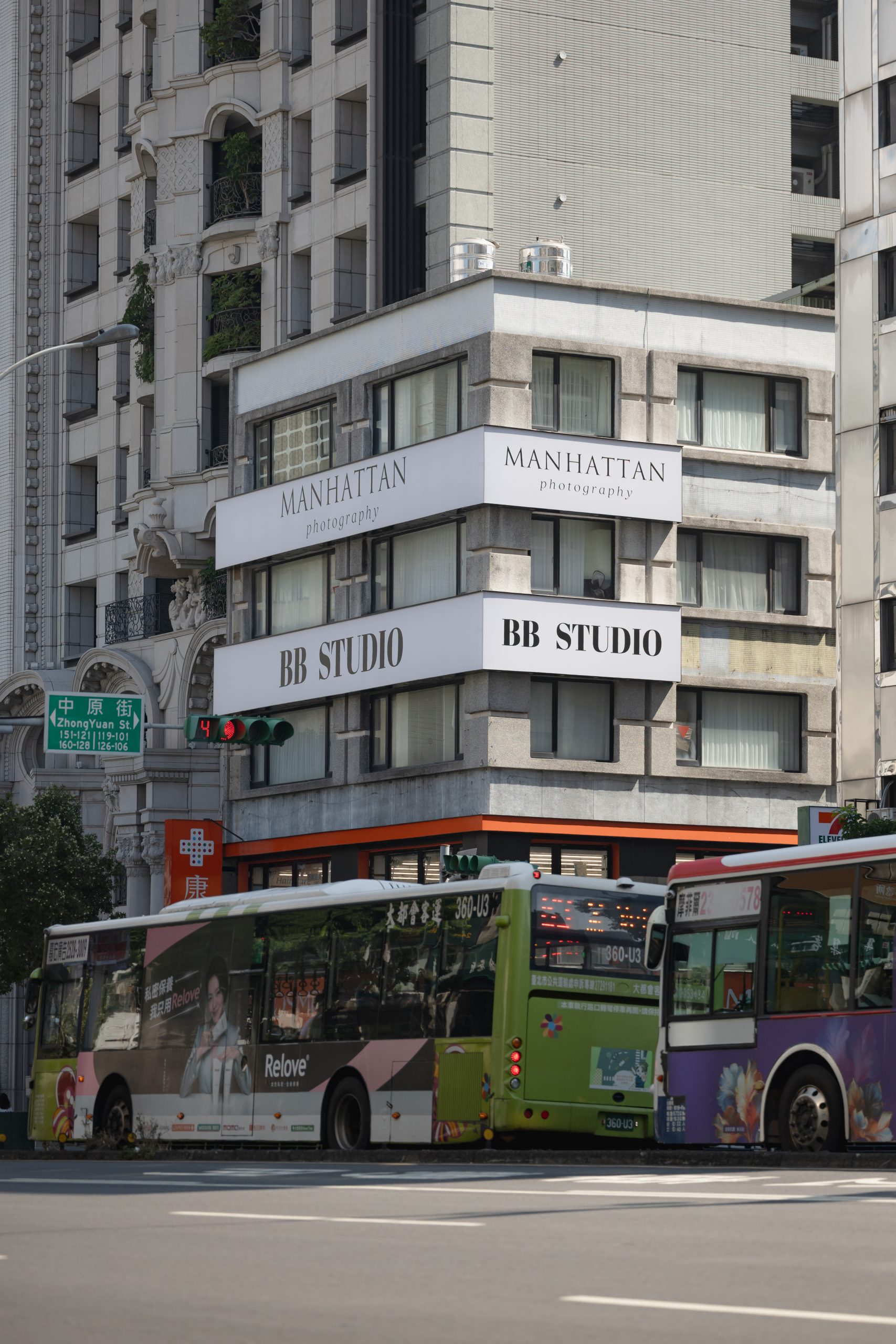 台北曼哈頓婚紗 夢幻禮服 店內環境