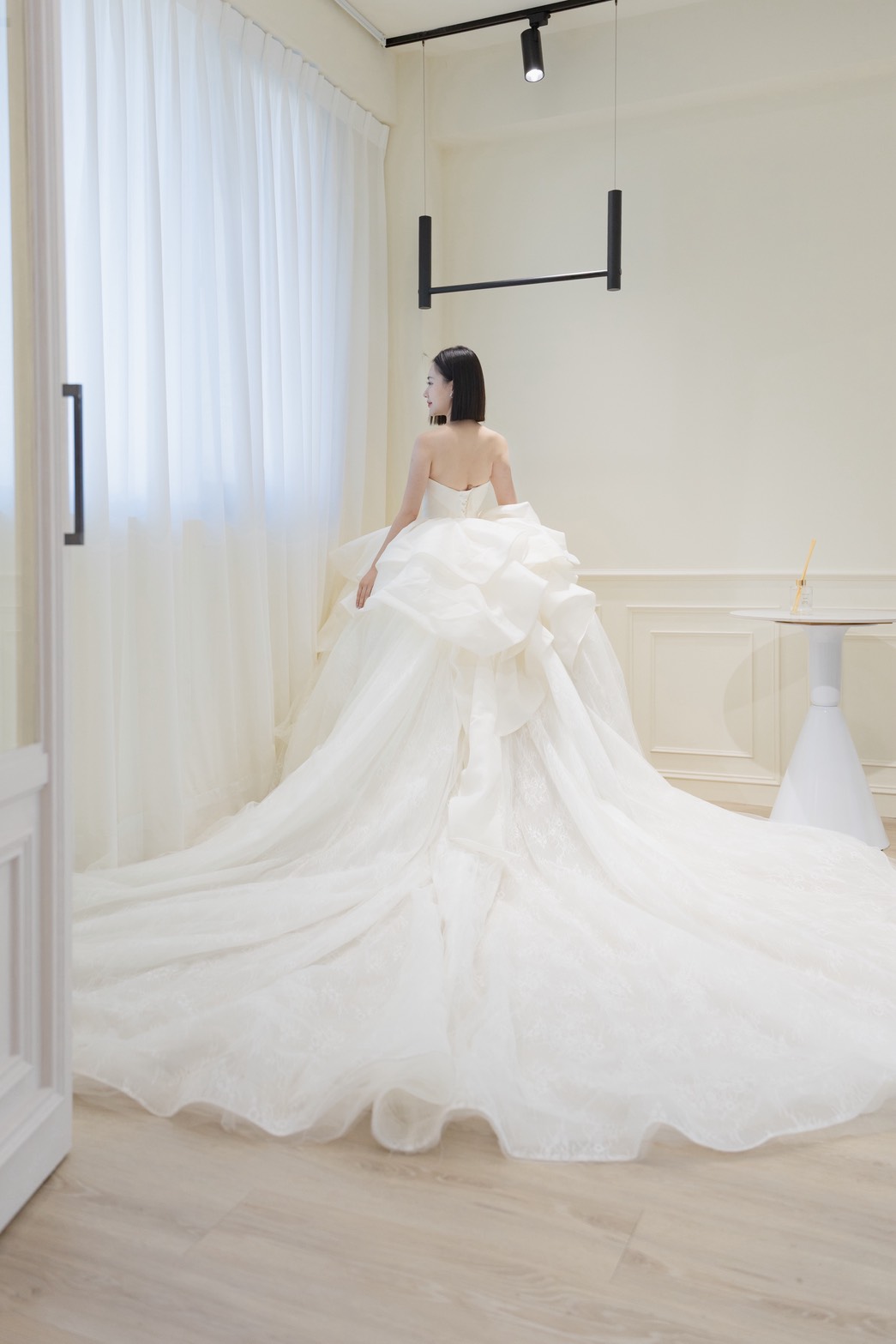 曼哈頓婚紗 夢幻禮服 浮世白玫瑰・立體結構白紗禮服